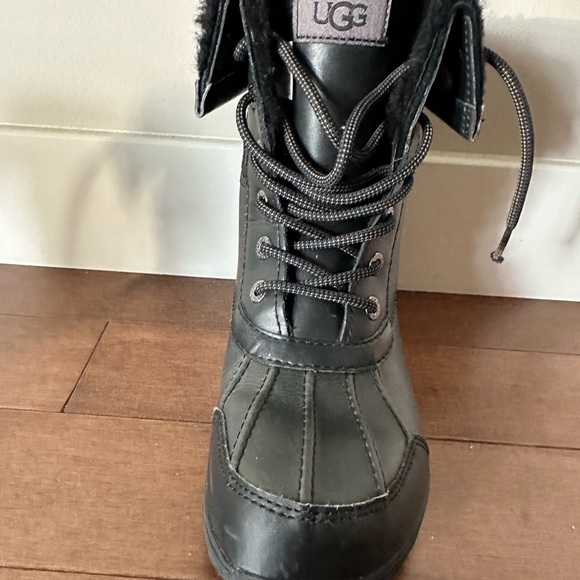 Girls black UGG winter boots - Picture 4 of 8